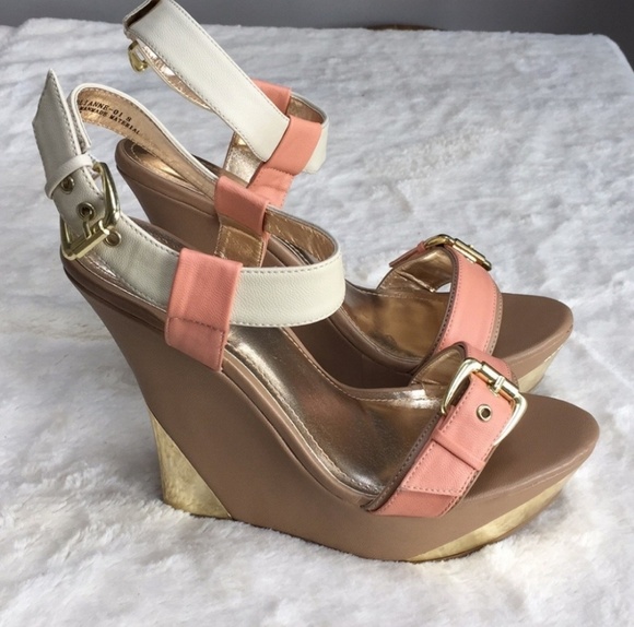 Bamboo Julianne Gold and Pink Wedge - Picture 2 of 6